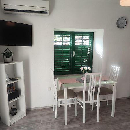 Apartment Mari Ostrvica ภายนอก รูปภาพ