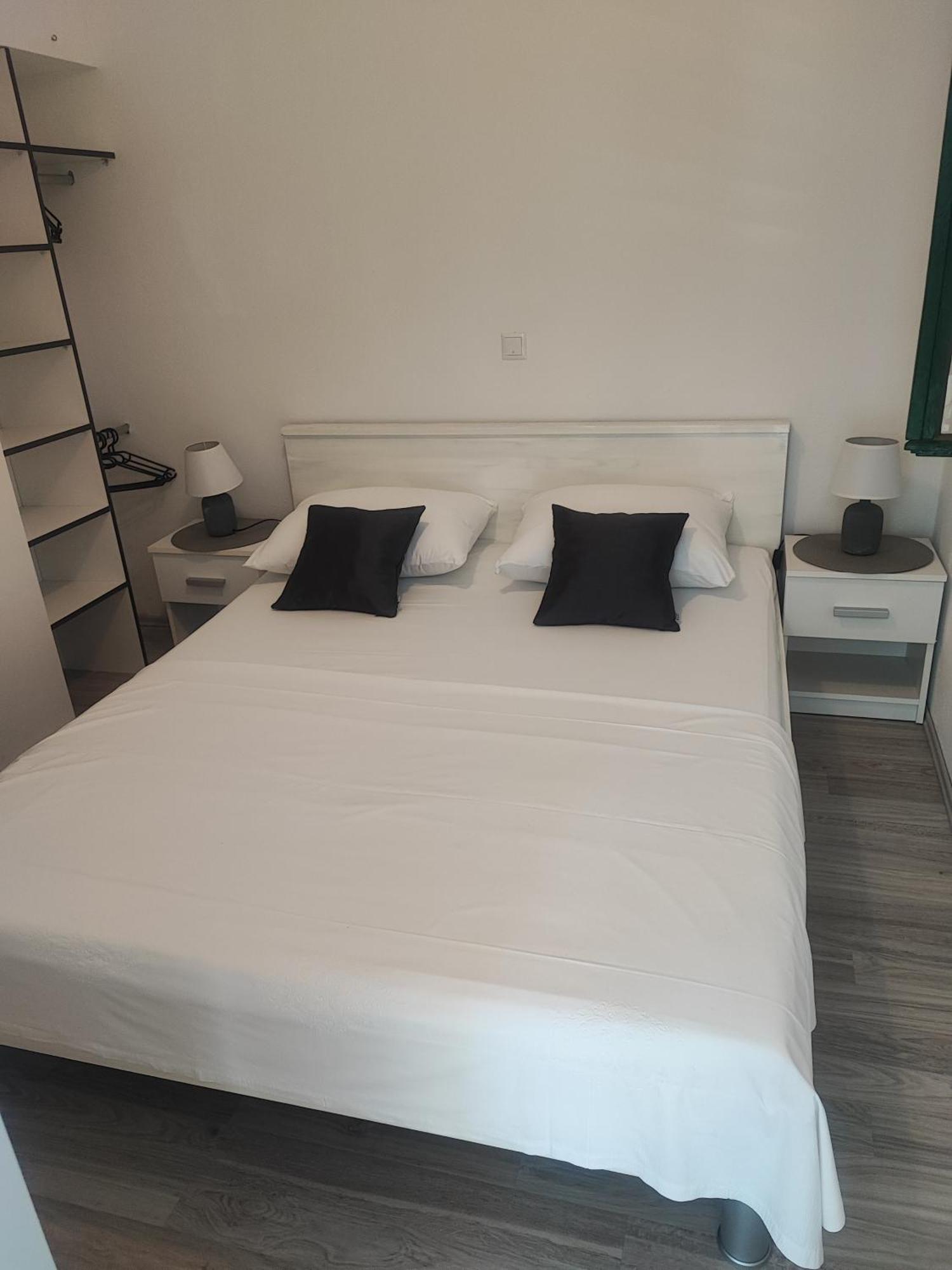 Apartment Mari Ostrvica ภายนอก รูปภาพ